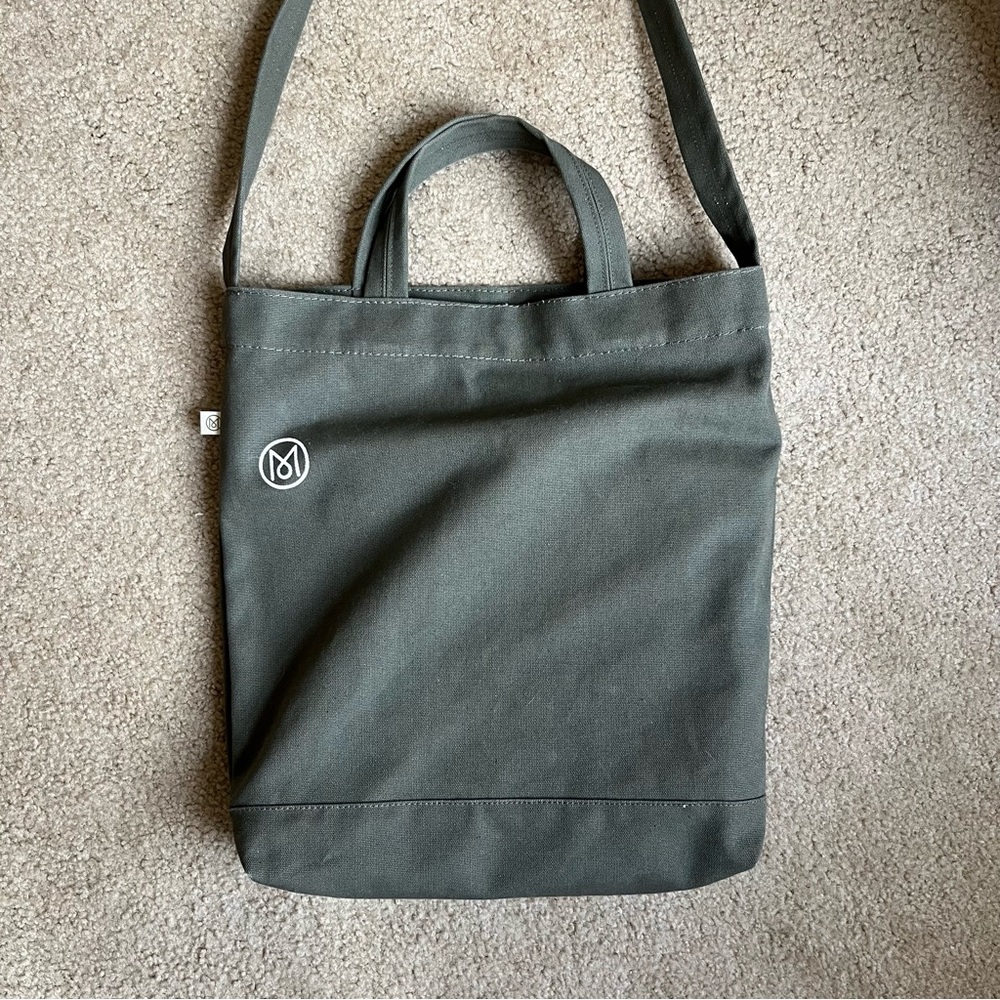 Monocle Magazine Canvas Tote Bag + Summer Edition Magazine Konfekt | Olive Green - Picture 9 of 12